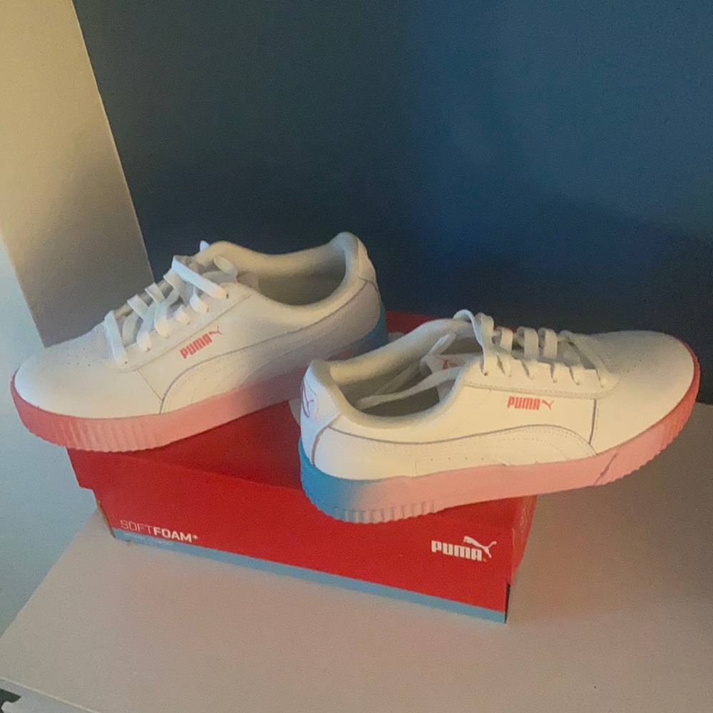 Brand new. In the box. Ready for purchase! Women:Size 7